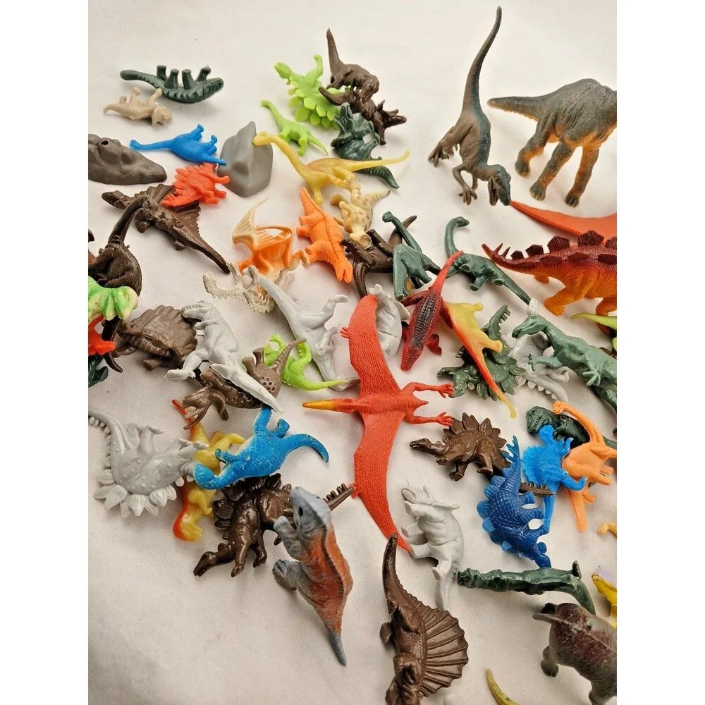 80+ LOT Vintage 1990’s Plastic and Rubber Toy Dinosaurs Dinosaur HUGE